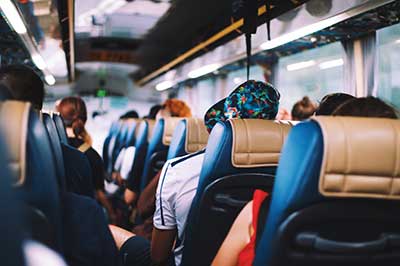 Schadenersatz und Schmerzensgeld: Unfall mit Reisebus 